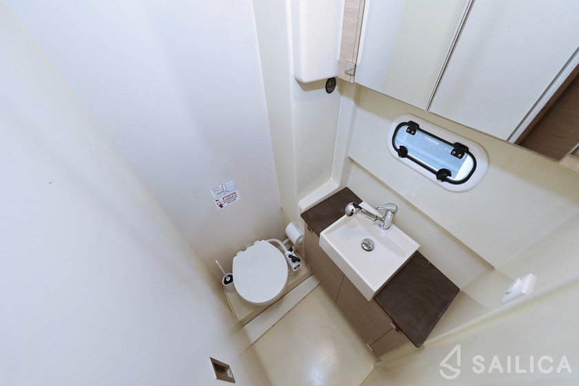 Bali 4.0 - 4 cab. - Yacht Charter Sailica