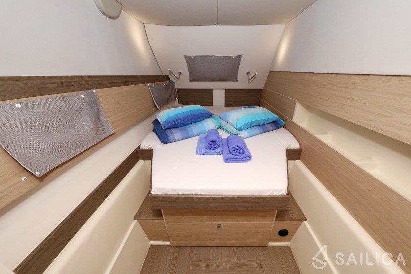 Bali 4.0 - 4 cab. - Yacht Charter Sailica