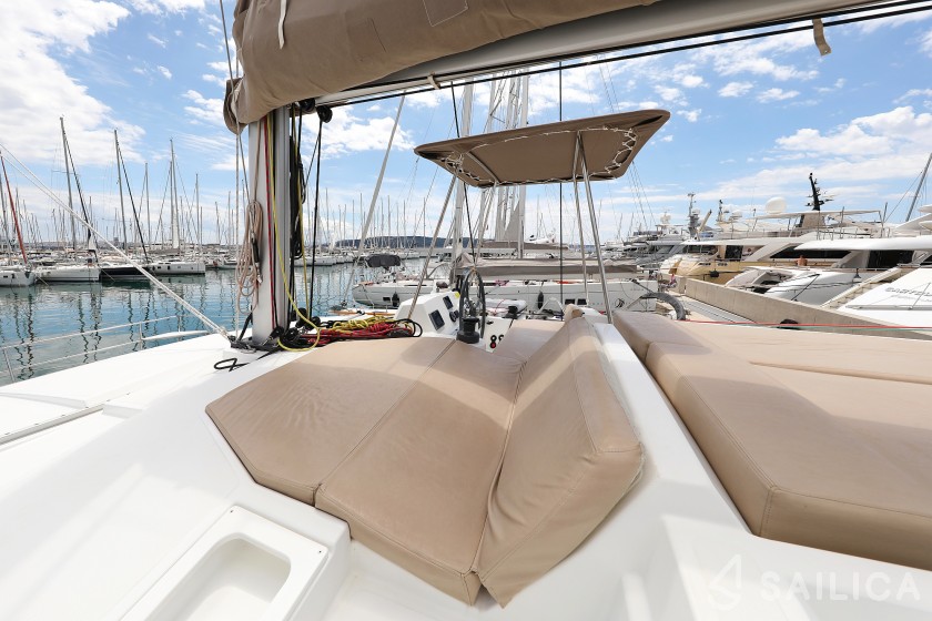 Bali 4.0 - 4 cab. - Yacht Charter Sailica