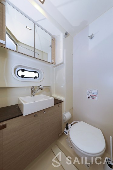 Bali 4.0 - 4 cab. - Yacht Charter Sailica