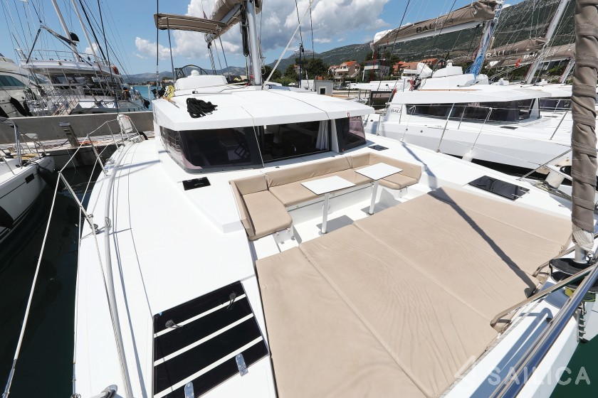 Bali 4.0 - 4 cab. - Yacht Charter Sailica