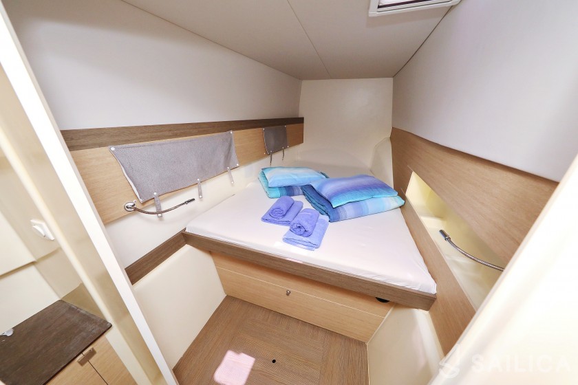 Bali 4.0 - 4 cab. - Yacht Charter Sailica