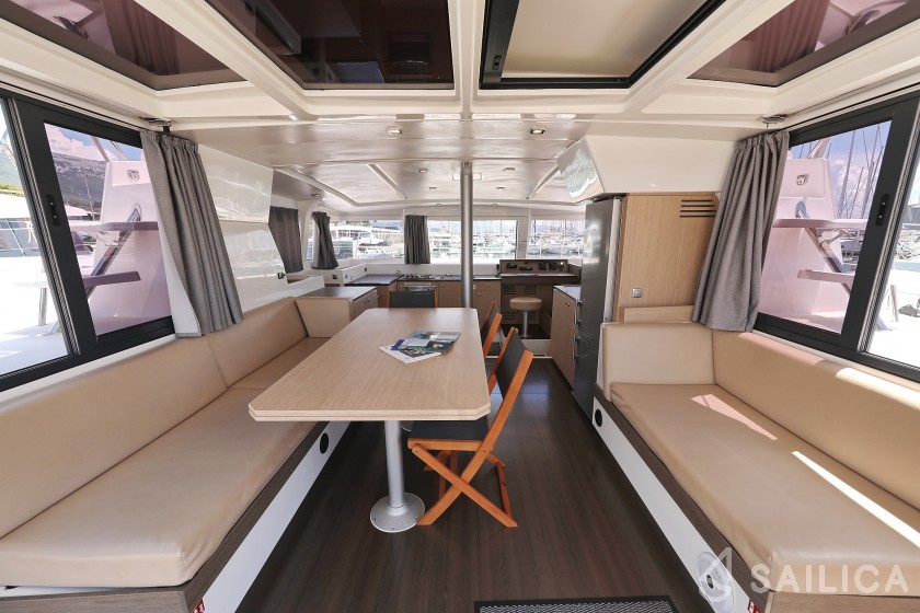 Bali 4.0 - 4 cab. - Yacht Charter Sailica