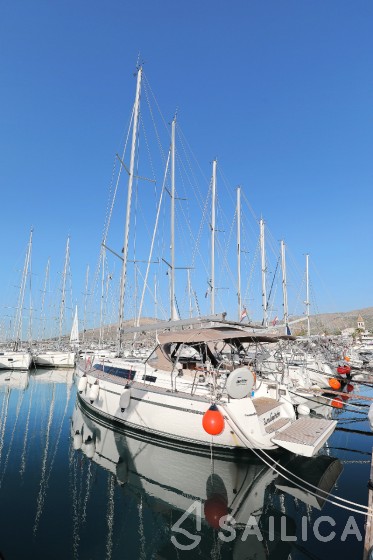 Bavaria 37 Cruiser - Yacht Charter Sailica