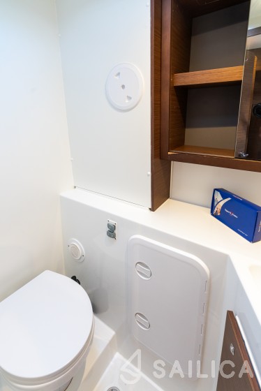 Lagoon 42 - Yacht Charter Sailica