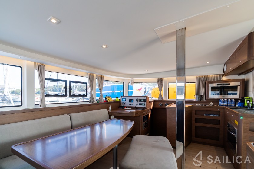 Lagoon 42 - Yacht Charter Sailica