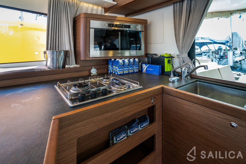 Lagoon 42 - Yacht Charter Sailica