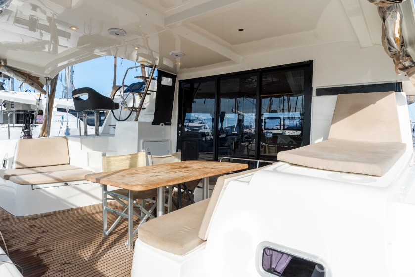 Lagoon 42 - Yacht Charter Sailica