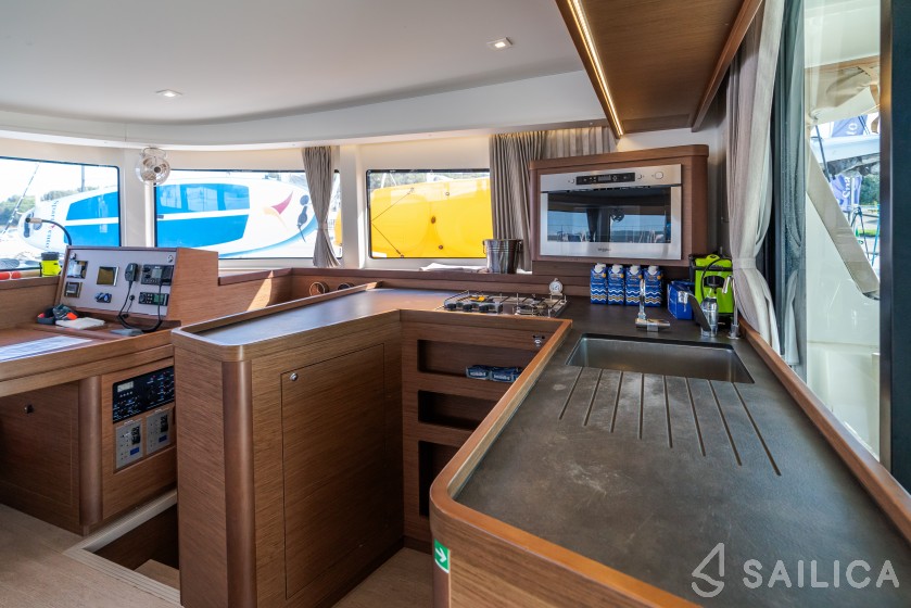 Lagoon 42 - Yacht Charter Sailica