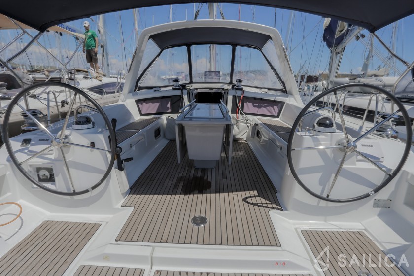 Oceanis 48 - Yacht Charter Sailica
