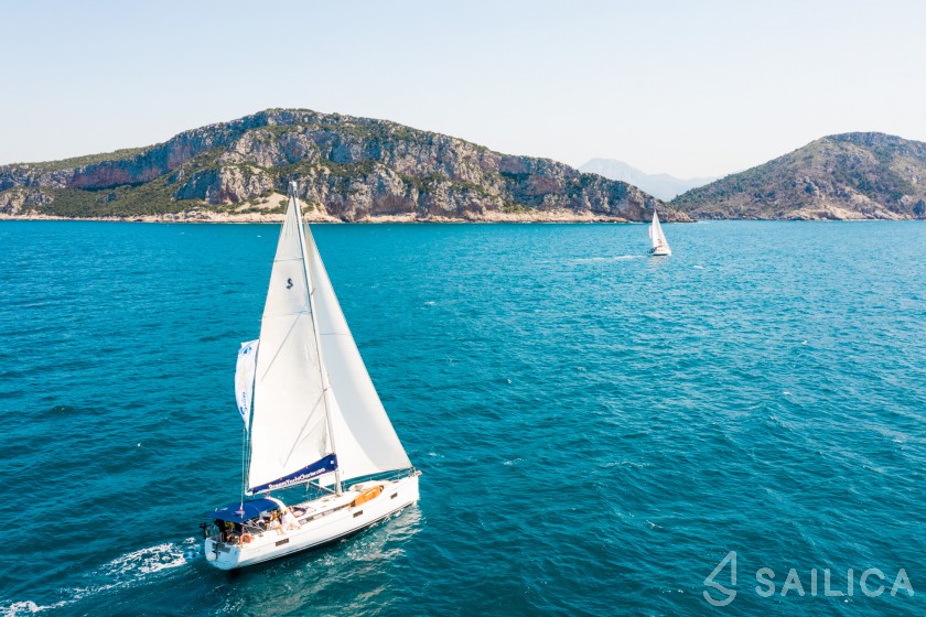 Oceanis 48 - Yacht Charter Sailica
