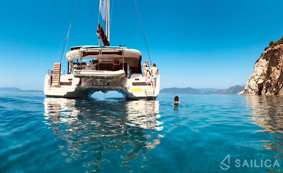 Lagoon 42 - Yacht Charter Sailica