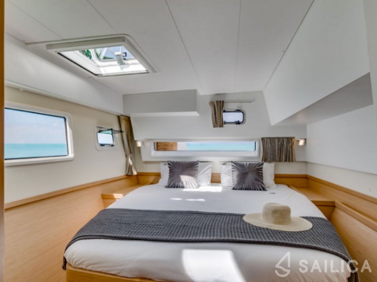 Lagoon 42 - Yacht Charter Sailica