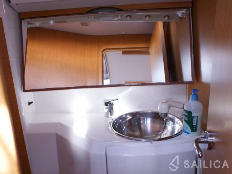 Sun Odyssey 36i - Yacht Charter Sailica