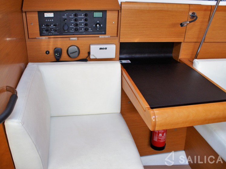 Sun Odyssey 409 - Yacht Charter Sailica