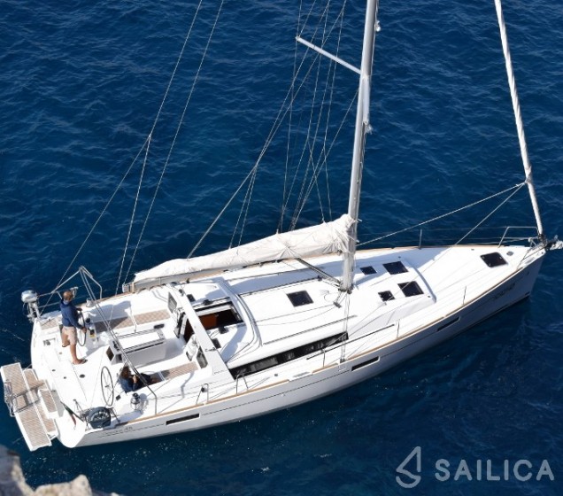 Oceanis 45 - Yacht Charter Sailica