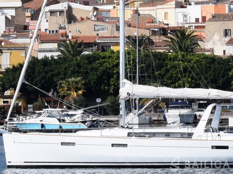 Oceanis 45 - Yacht Charter Sailica