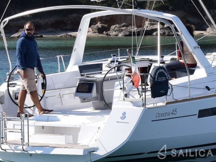 Oceanis 45 - Yacht Charter Sailica
