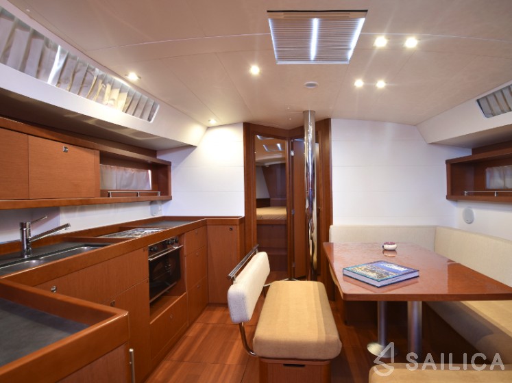 Oceanis 45 - Yacht Charter Sailica
