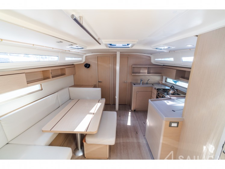 Oceanis 40.1 - Yacht Charter Sailica