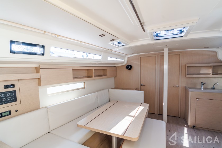Oceanis 40.1 - Yacht Charter Sailica