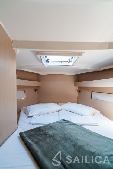 Oceanis 40.1 - Yacht Charter Sailica