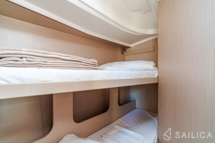 Oceanis 40.1 - Yacht Charter Sailica