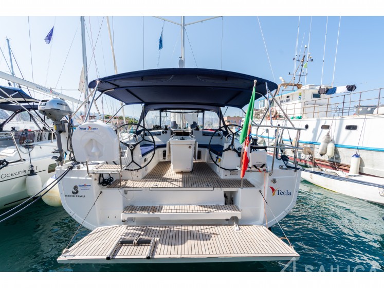 Oceanis 40.1 - Yacht Charter Sailica