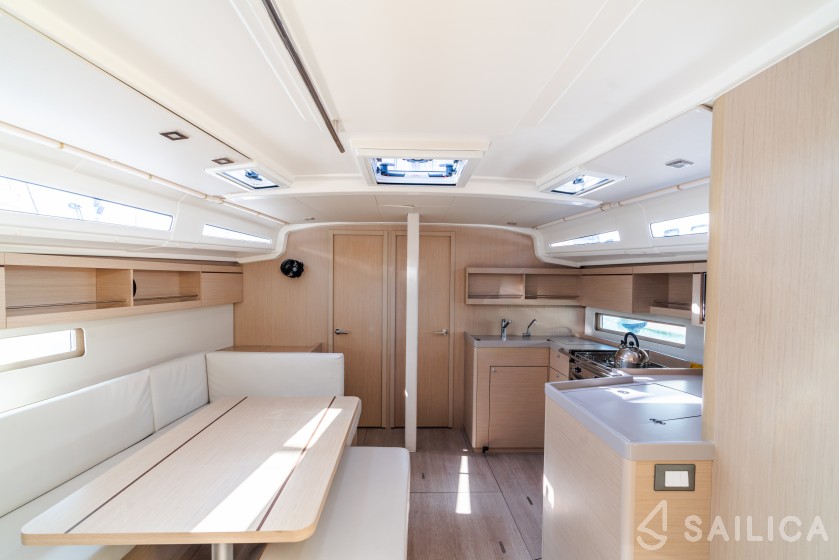 Oceanis 40.1 - Yacht Charter Sailica
