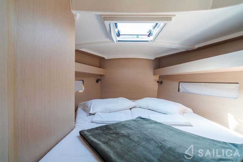 Oceanis 40.1 - Yacht Charter Sailica