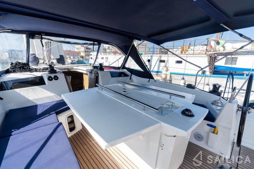 Oceanis 40.1 - Yacht Charter Sailica