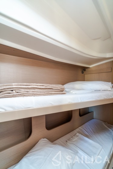 Oceanis 40.1 - Yacht Charter Sailica