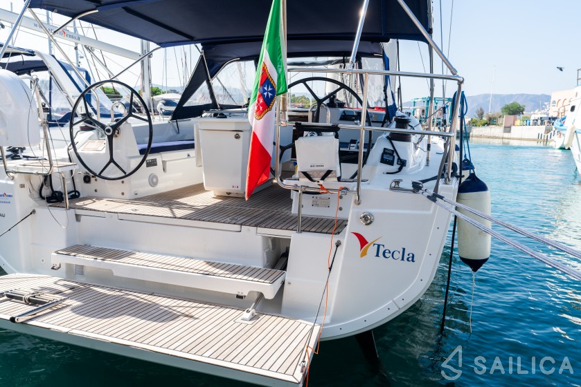 Oceanis 40.1 - Yacht Charter Sailica
