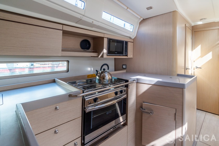Oceanis 40.1 - Yacht Charter Sailica