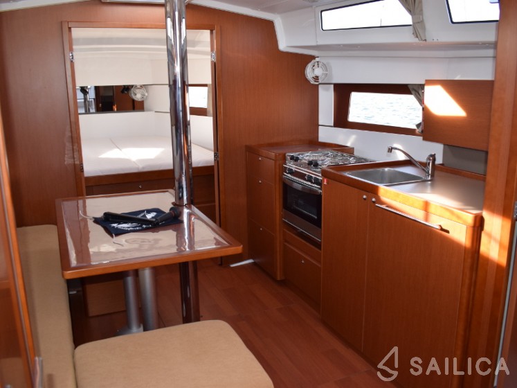 Oceanis 38 - Yacht Charter Sailica