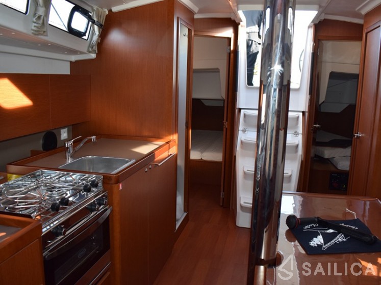 Oceanis 38 - Yacht Charter Sailica