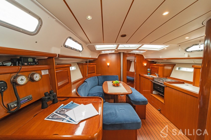 Oceanis 393 - Yacht Charter Sailica