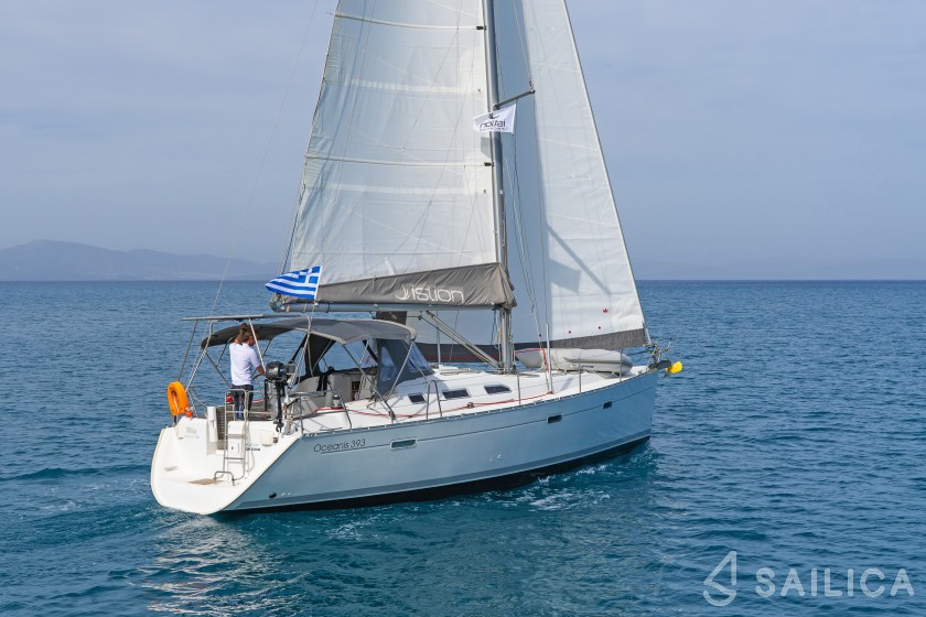 Oceanis 393 - Yacht Charter Sailica