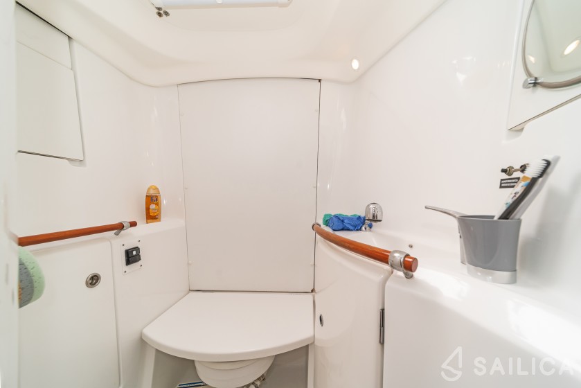 Oceanis 393 - Yacht Charter Sailica