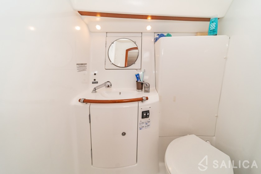 Oceanis 393 - Yacht Charter Sailica