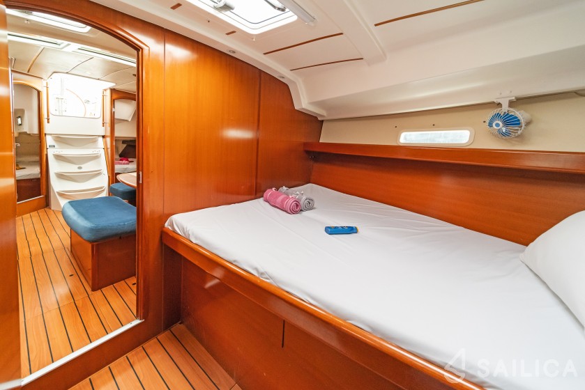 Oceanis 393 - Yacht Charter Sailica