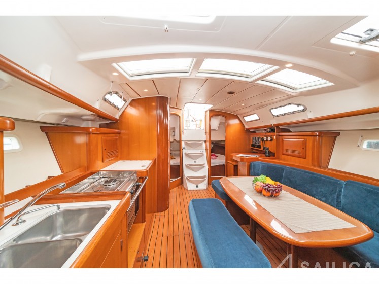 Oceanis 393 - Yacht Charter Sailica