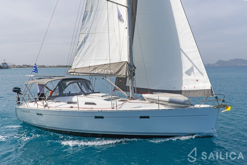 Oceanis 393 - Yacht Charter Sailica