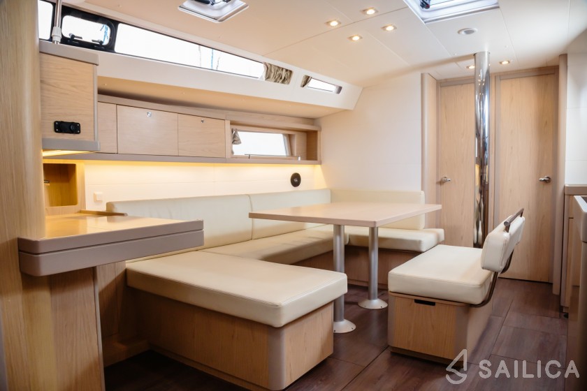 Oceanis 48 - Yacht Charter Sailica