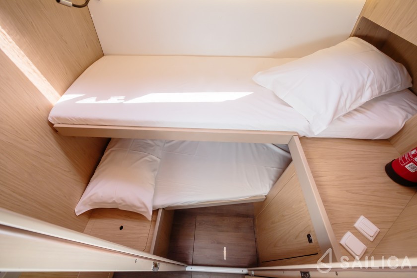 Oceanis 48 - Yacht Charter Sailica