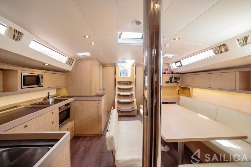 Oceanis 48 - Yacht Charter Sailica