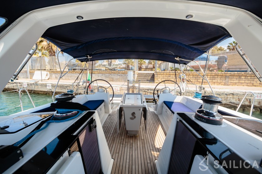 Oceanis 48 - Yacht Charter Sailica