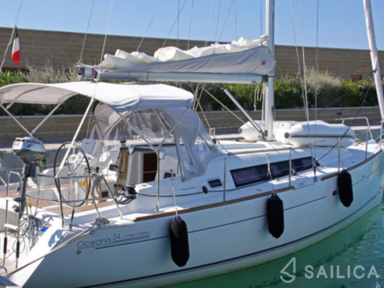 Oceanis 34 - Yacht Charter Sailica