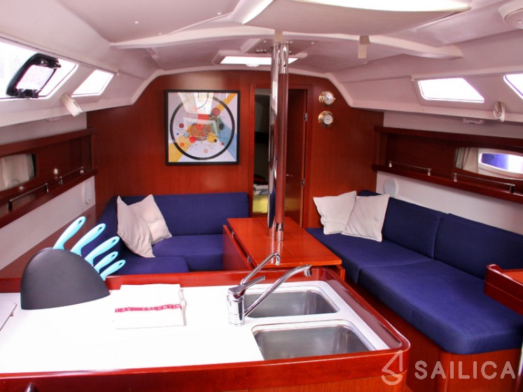 Oceanis 34 - Yacht Charter Sailica