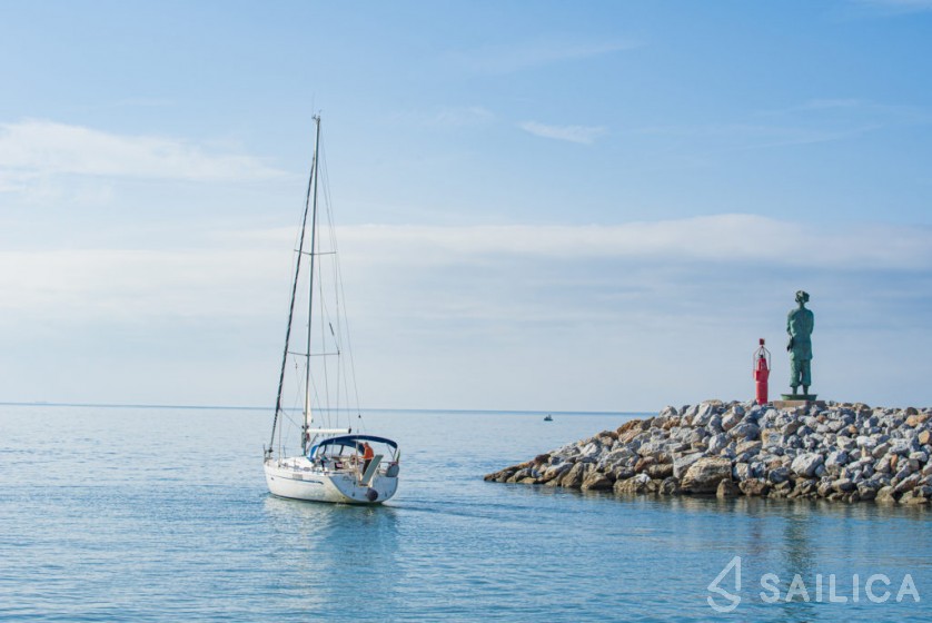 Bavaria 37 Cruiser - Yacht Charter Sailica